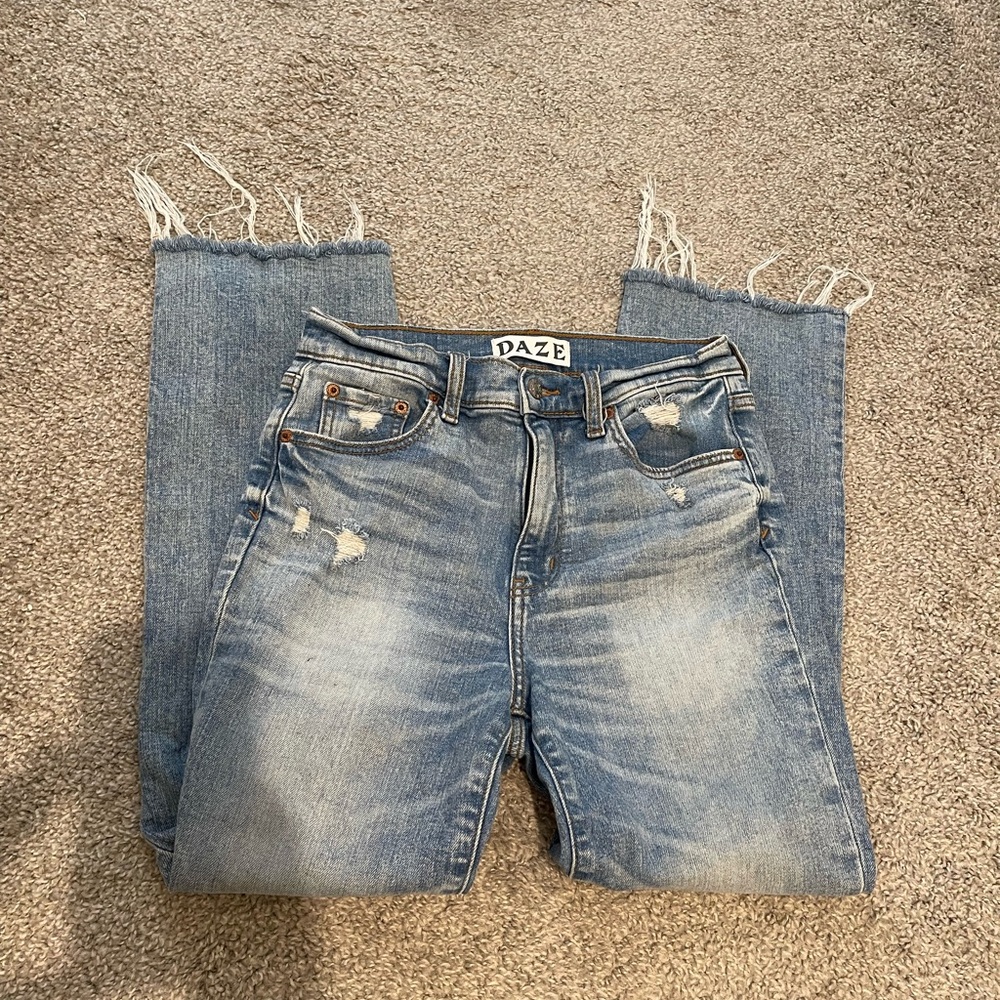 Daze Women's Cropped Blue Jeans